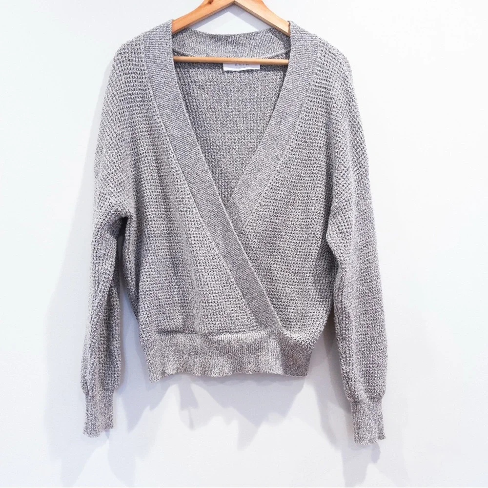 ASTR the Label Stephanie Surplice Neck Sweater Women's Size Large Heathered Gray